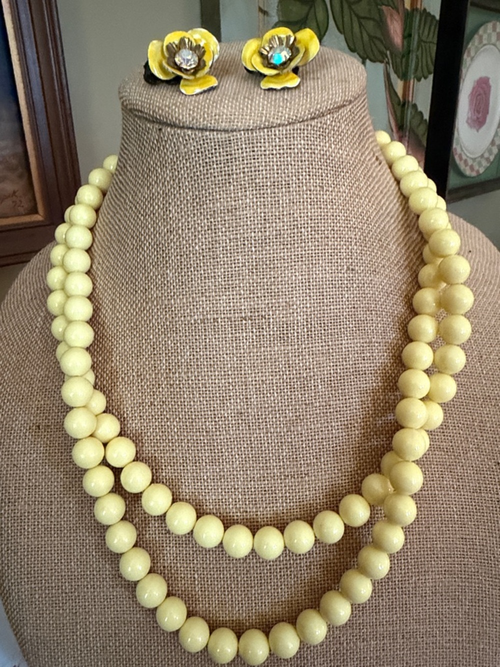 VTG Yellow Double-Strand Beaded Necklace with Floral Earrings